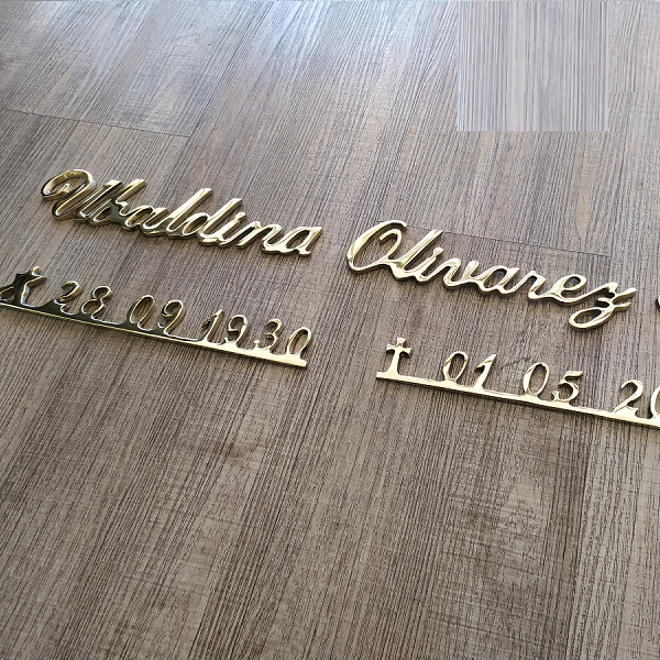 letra bronce manuscrita 5x3 cm